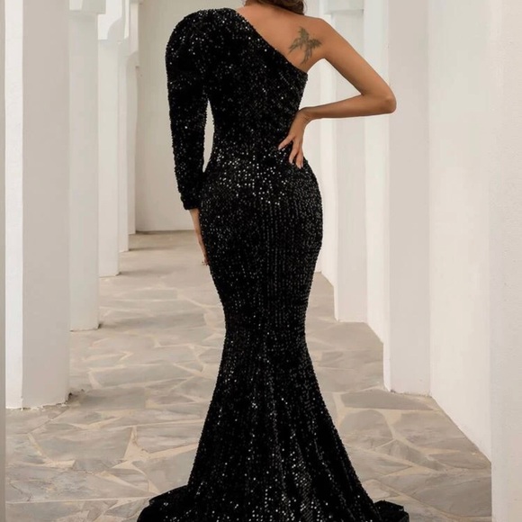 Dress - Picture 2 of 3